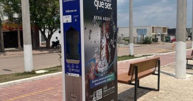 Bebedouro instalado pela Águas de Novo Progresso refresca moradores e pets em local público